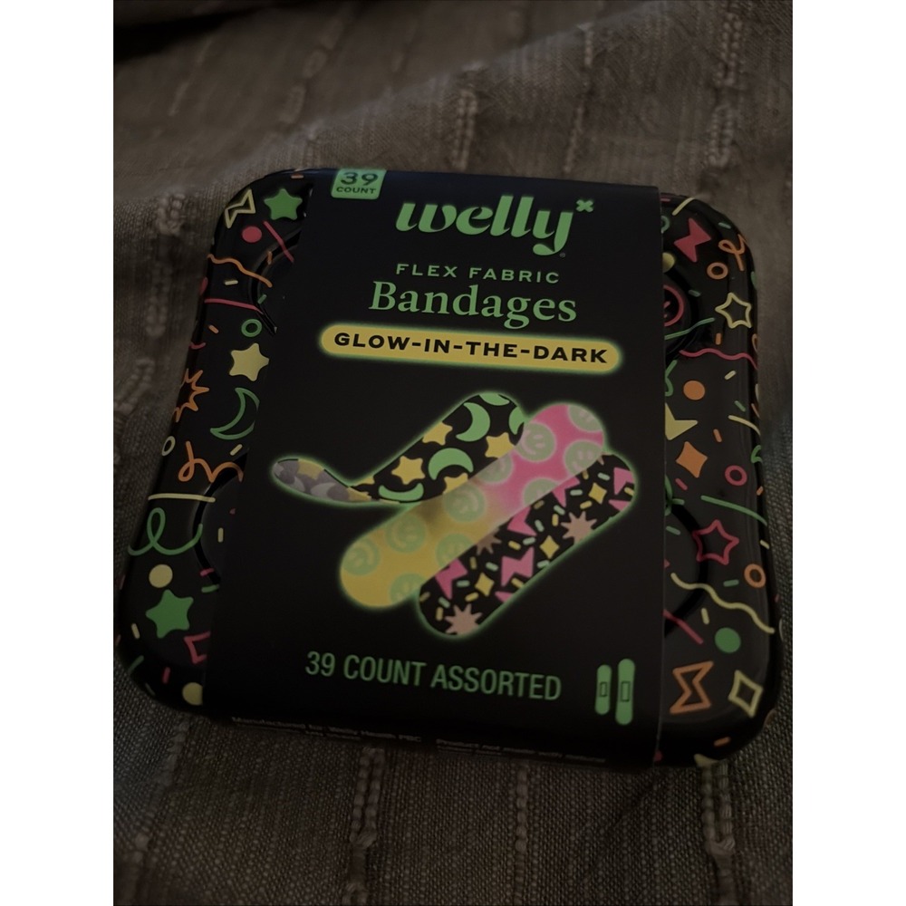 Welly Glow in the Dark Bandages Flex Fabric Assorted Sizes Kids First Aid 39 Ct